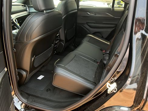 New 2025 Jeep Grand Cherokee 4WD image 21