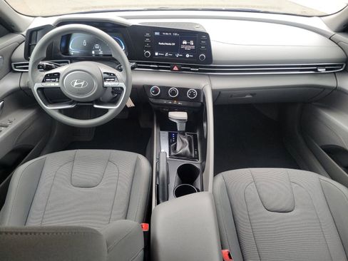 Certified 2025 Hyundai Elantra SE w/ Cargo Package image 12