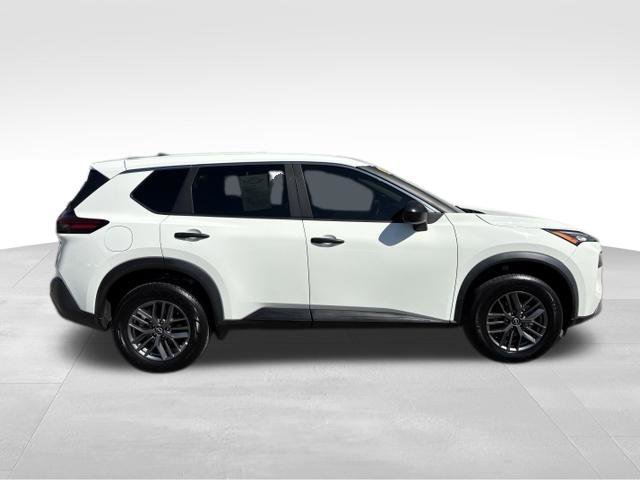 Used 2023 Nissan Rogue S AWD/4WD image 9