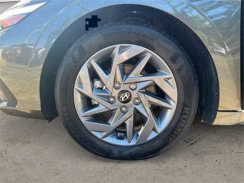 Used 2024 Hyundai Elantra SEL image 24