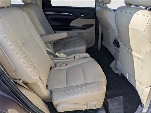 Used 2019 Toyota Highlander Limited image 19