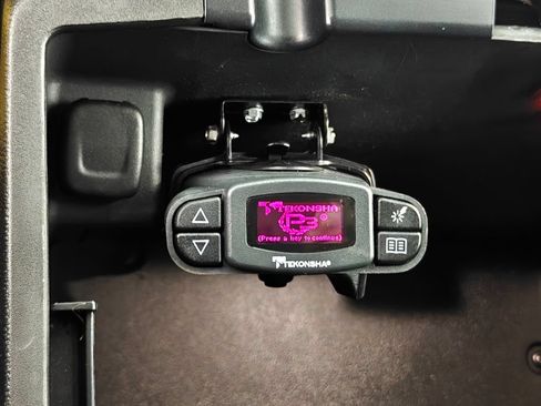 Used 2014 GMC Sierra 1500 SLT w/ SLT Crew Cab Value Package AWD/4WD image 11