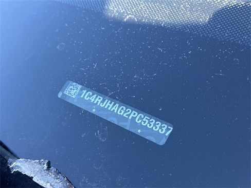 Used 2023 Jeep Grand Cherokee Laredo w/ Luxury Tech Group I image 6