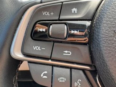 Used 2018 Honda Accord Touring image 11