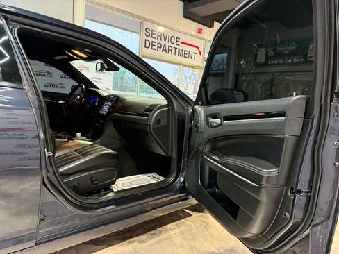 Used 2019 Chrysler 300 S image 38