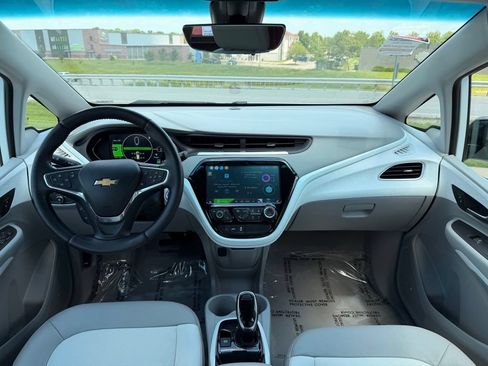Used 2020 Chevrolet Bolt Premier w/ Infotainment Package FWD image 29