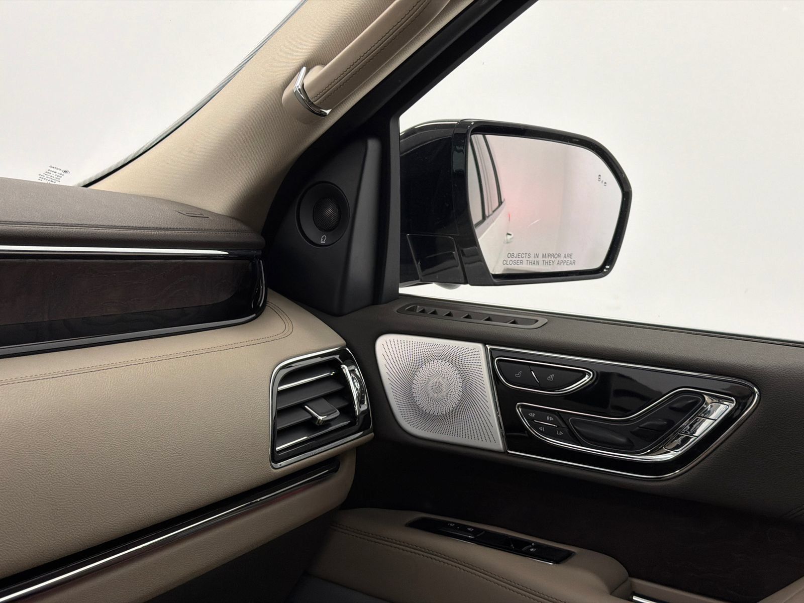 Certified 2023 Lincoln Navigator Reserve AWD/4WD image 33