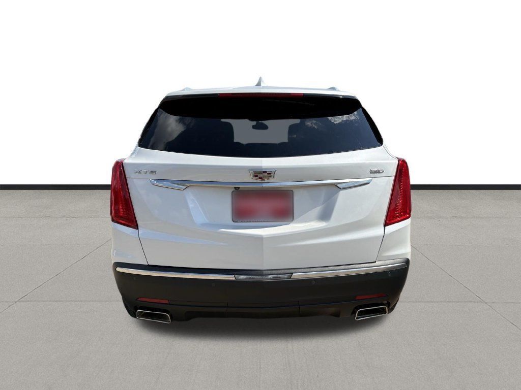 Used 2017 Cadillac XT5 Luxury w/ Driver Awareness Package FWD image 4