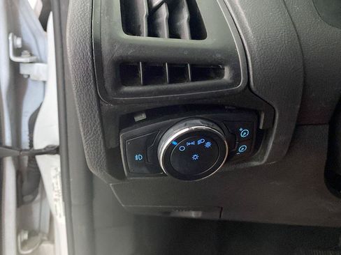 Used 2012 Ford Focus SEL FWD image 29