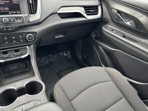 Used 2024 GMC Terrain SLE FWD image 17