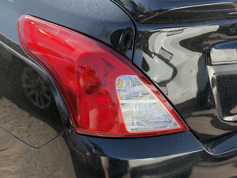 Used 2019 Nissan Versa SV FWD image 7