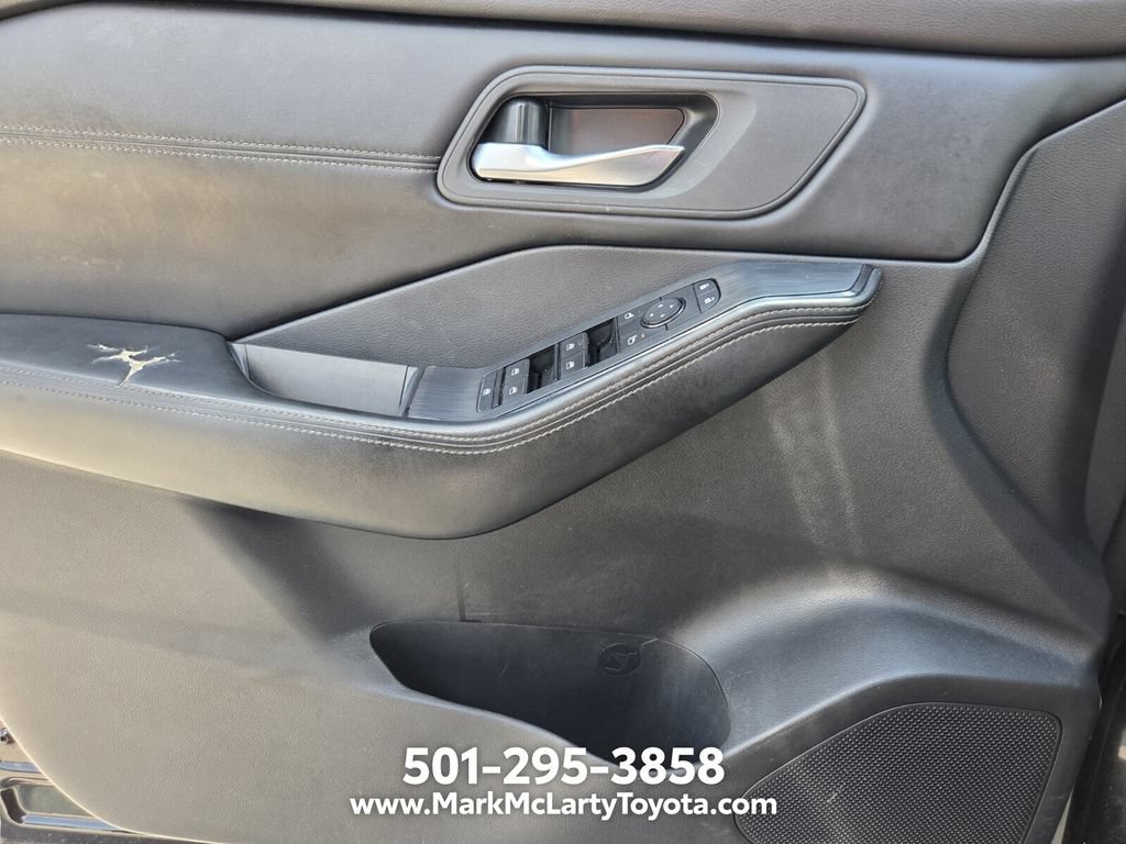 Used 2024 Nissan Rogue SV w/ SV Premium Package FWD image 27