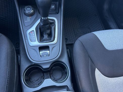 Used 2014 Jeep Cherokee Latitude w/ Comfort/Convenience Group image 25