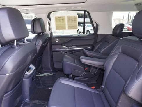 Used 2026 Lincoln Navigator L Reserve AWD/4WD image 14