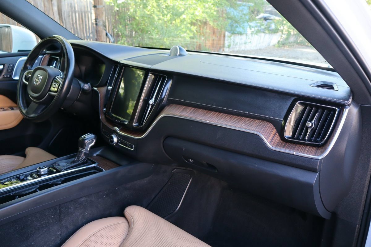 Used 2019 Volvo XC60 T5 Inscription w/ Protection Package AWD/4WD image 17