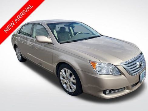 Used 2009 Toyota Avalon XLS FWD image 1