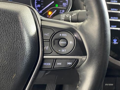 Used 2020 Toyota Camry XLE image 29