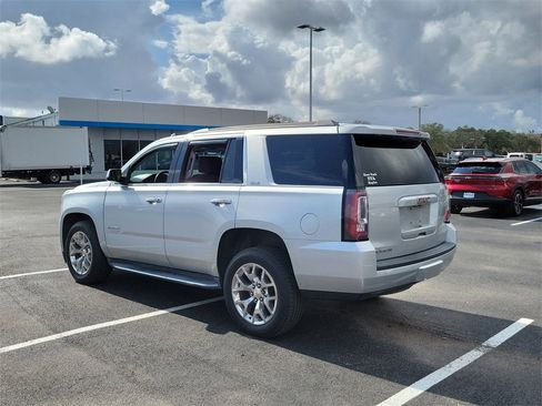 Used 2017 GMC Yukon SLE w/ SLE Value Package image 4