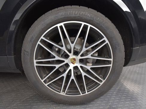 Used 2024 Porsche Cayenne Coupe AWD/4WD image 14