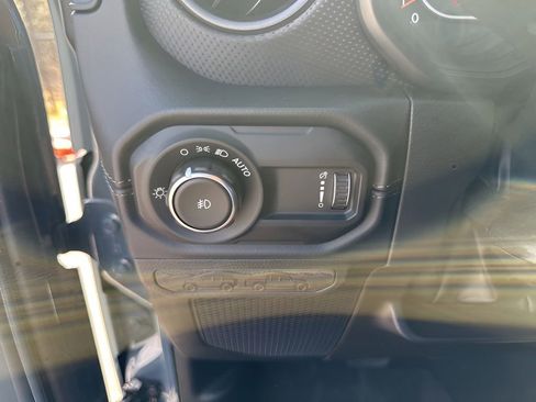 New 2026 Jeep Wrangler Unlimited Rubicon AWD/4WD image 28