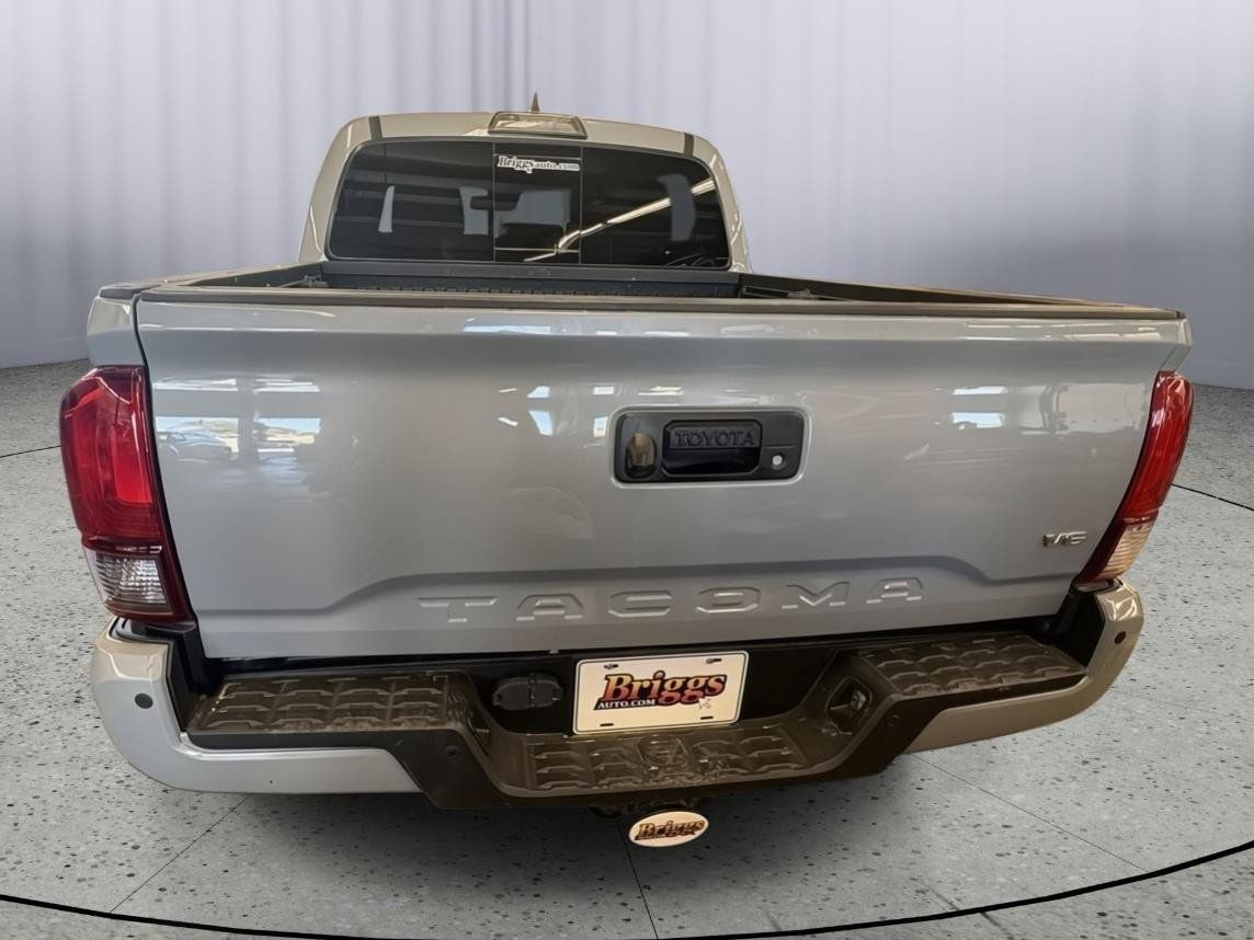 Used 2019 Toyota Tacoma TRD Off-Road AWD/4WD image 4