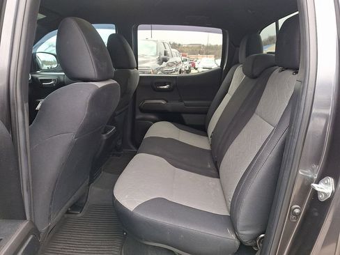 Used 2022 Toyota Tacoma TRD Off-Road w/ Technology Package image 10