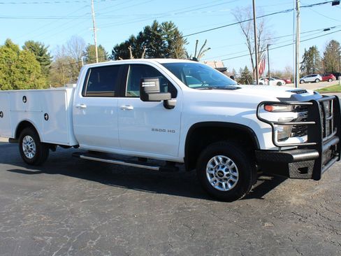 Used 2024 Chevrolet Silverado 2500 LT w/ Convenience Package image 9