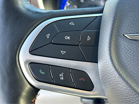 Used 2019 Chrysler Pacifica Touring-L w/ Tire & Wheel Group image 18