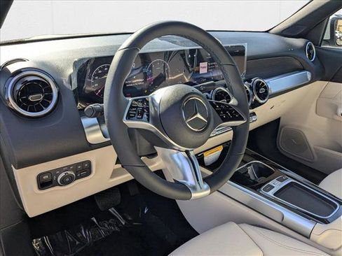 New 2026 Mercedes-Benz GLB 250 4MATIC image 4