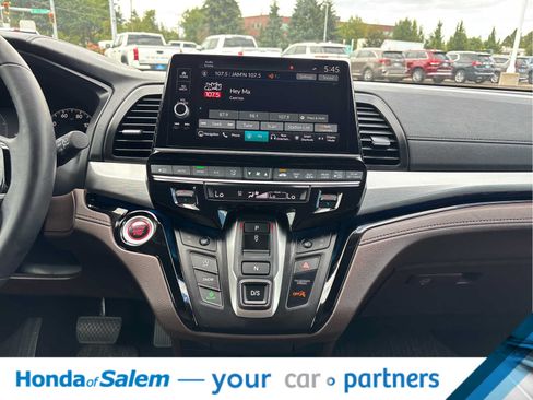 Used 2025 Honda Odyssey Touring image 16