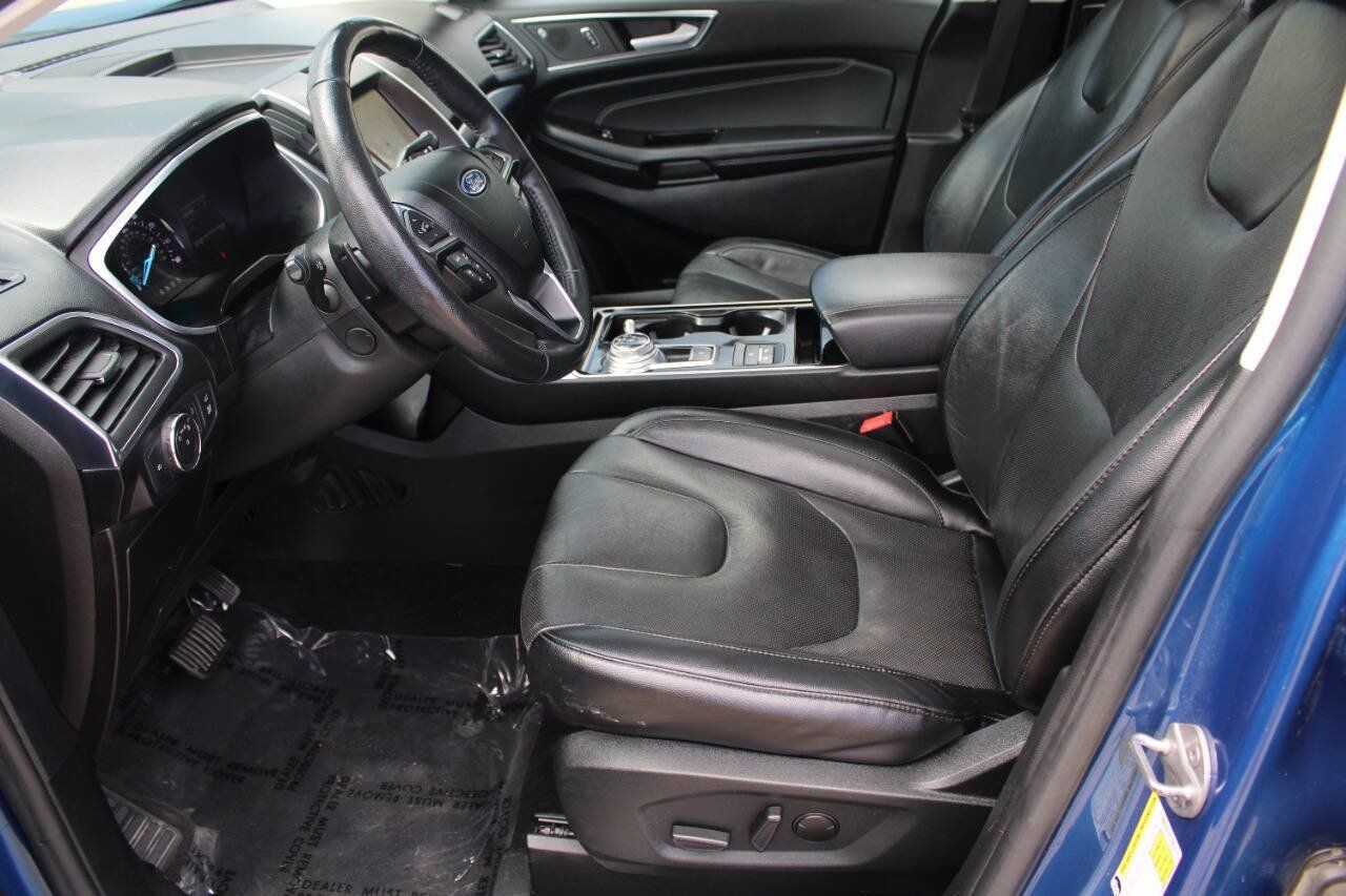 Used 2020 Ford Edge Titanium w/ Equipment Group 301A AWD/4WD image 18