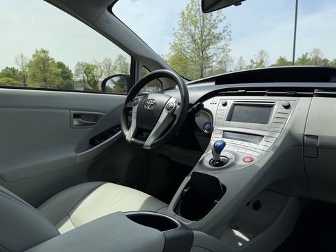 Used 2012 Toyota Prius Three image 18