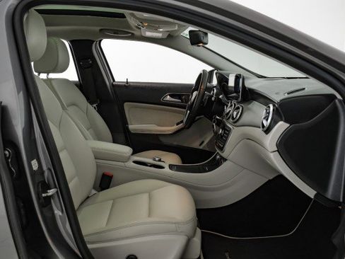 Used 2015 Mercedes-Benz GLA 250 4MATIC image 31