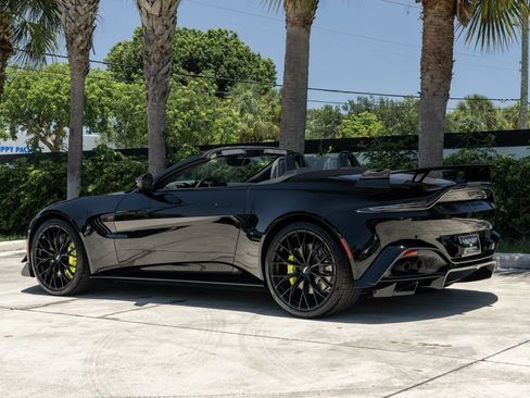 Used 2022 Aston Martin V8 Vantage Roadster RWD image 5
