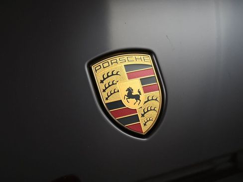 Certified 2025 Porsche Macan AWD/4WD image 13