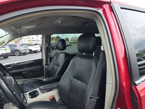 Used 2012 Chrysler Town & Country Touring-L w/ Entertainment Group #2 FWD image 14