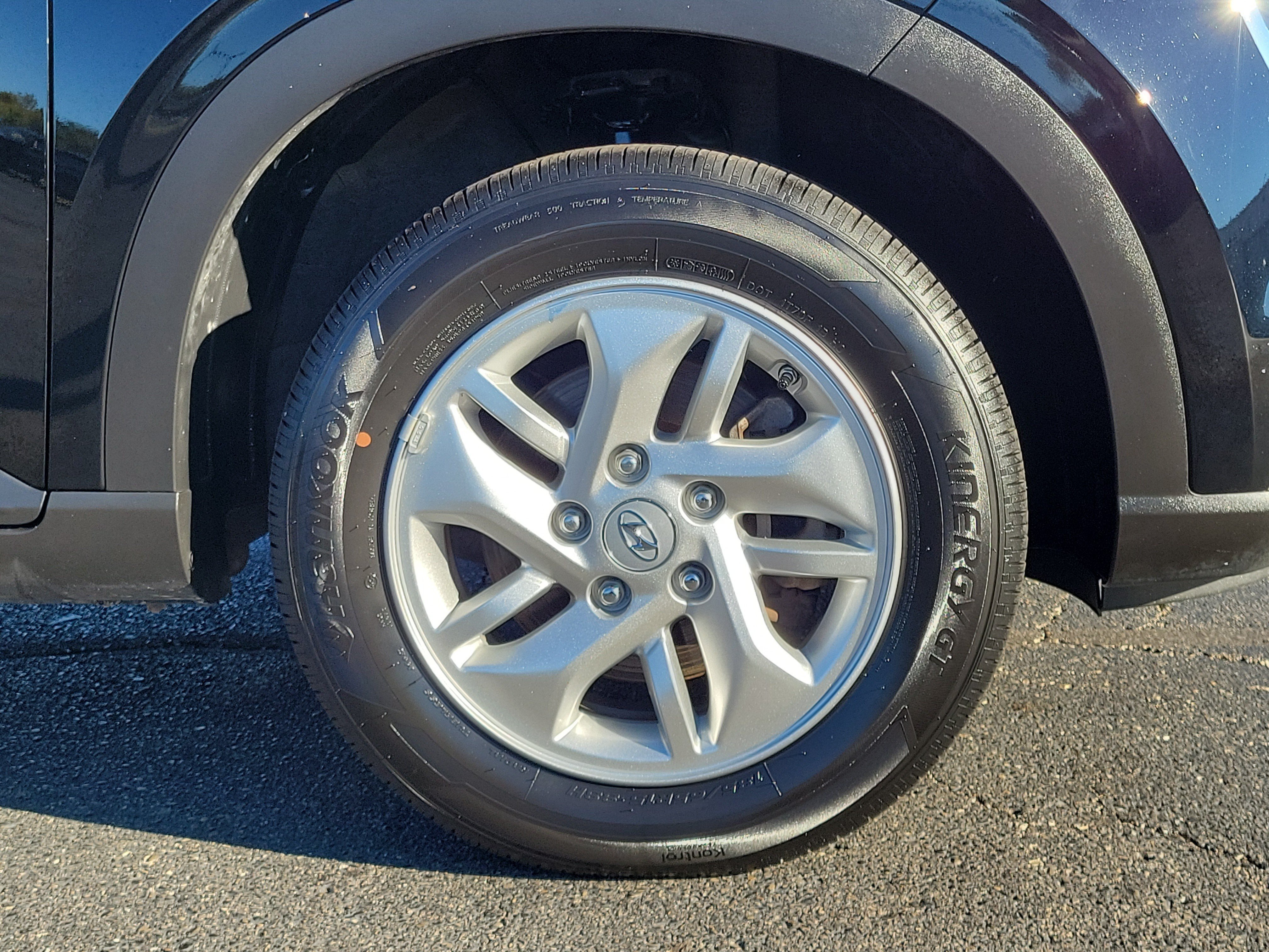 Used 2025 Hyundai Venue SE FWD image 5