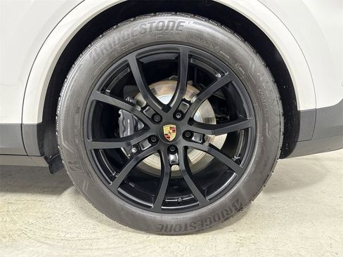 Certified 2025 Porsche Cayenne E-Hybrid image 14