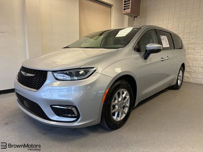 Used 2023 Chrysler Pacifica Touring-L