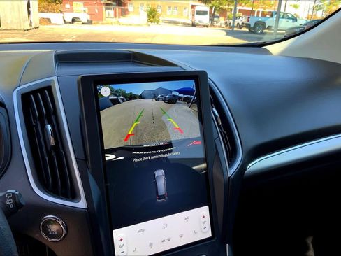 Used 2022 Ford Edge SEL image 25