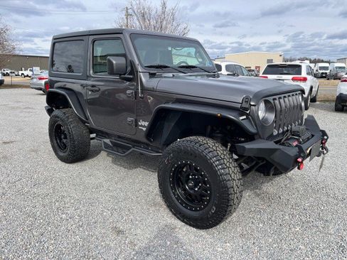Used 2018 Jeep Wrangler Sport image 4