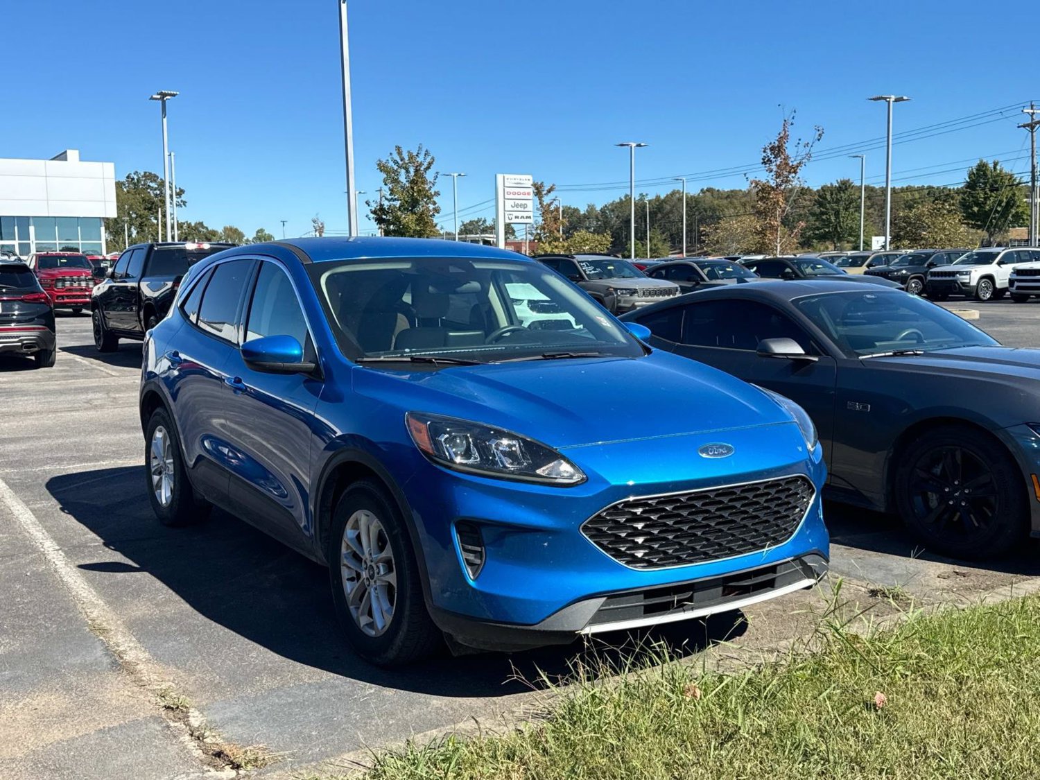 Used 2020 Ford Escape SE FWD image 2