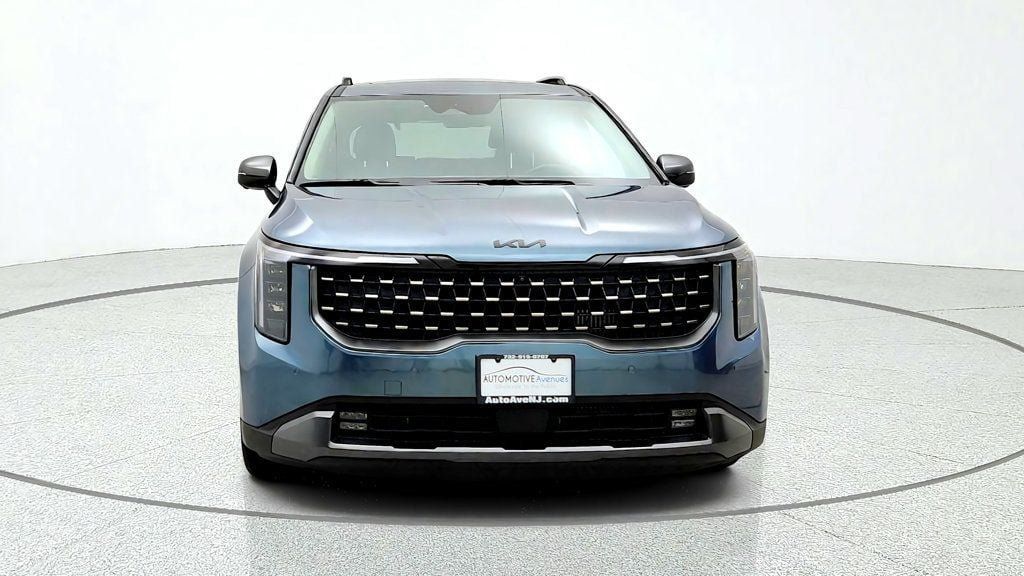 Used 2026 Kia Carnival SX w/ SX Dark Edition Package FWD image 2