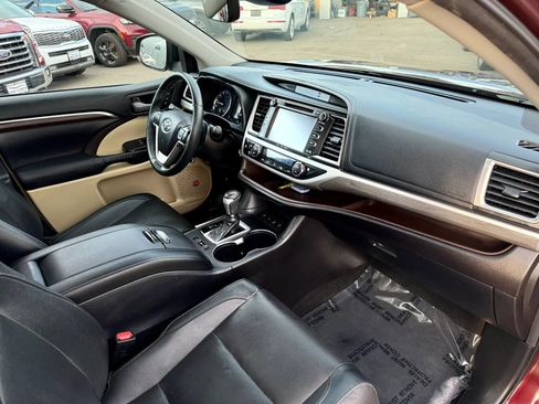 Used 2019 Toyota Highlander Limited Platinum AWD/4WD image 22