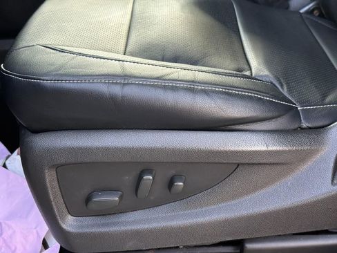 Used 2017 GMC Yukon SLT image 18