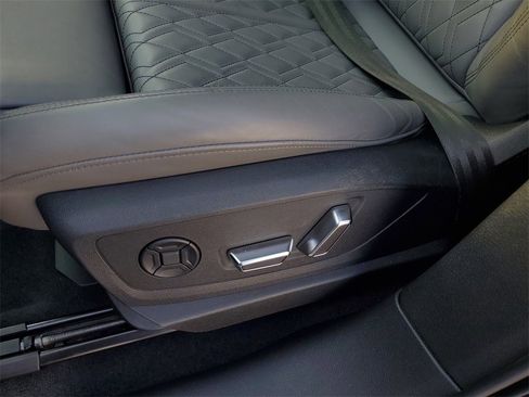 Used 2023 Audi e-tron S Prestige w/ Prestige Package image 17