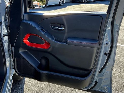 Used 2023 Nissan Frontier PRO-4X w/ Technology Package image 21