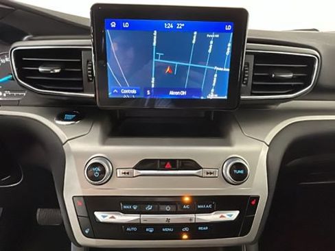 Used 2022 Ford Explorer XLT AWD/4WD image 24