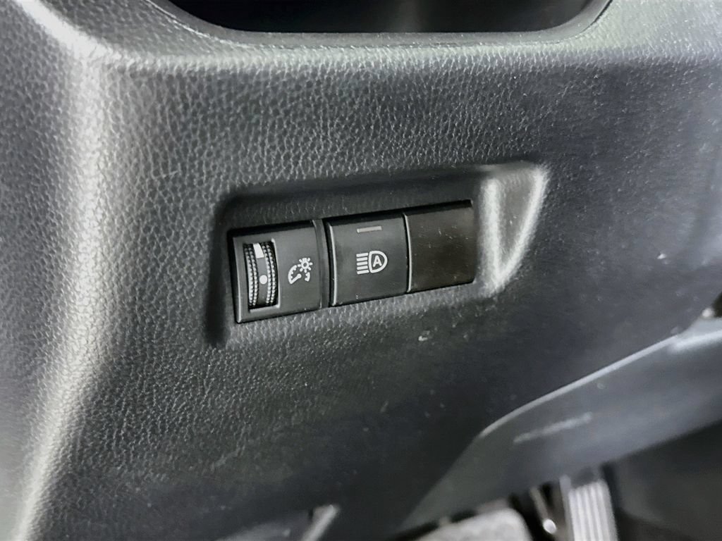 Used 2023 Toyota RAV4 LE AWD/4WD image 11