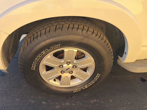 Used 2009 Ford Explorer XLT image 9